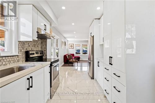 458 Lakeside Road, Fort Erie, ON - Indoor Photo Showing Kitchen