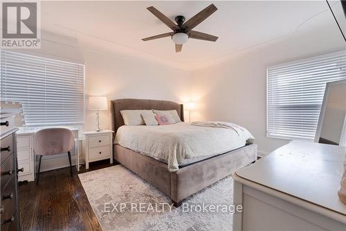 316 Barton Street, Hamilton, ON - Indoor Photo Showing Bedroom