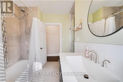 316 Barton Street, Hamilton, ON - Indoor Photo Showing Bathroom