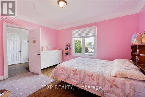 316 Barton Street, Hamilton, ON - Indoor Photo Showing Bedroom