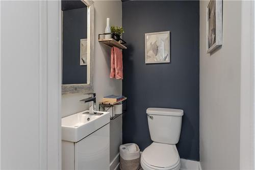 45 Tragina Avenue N, Hamilton, ON - Indoor Photo Showing Bathroom