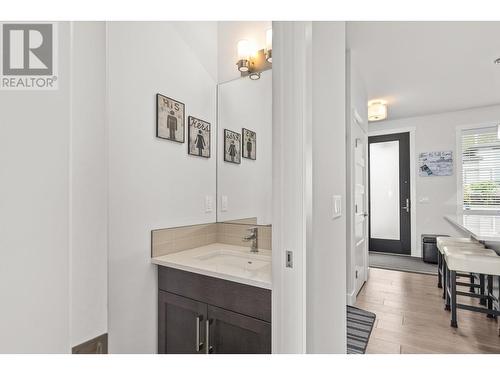 1672 Tower Ranch Drive, Kelowna, BC - Indoor Photo Showing Bedroom