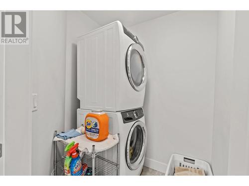 1672 Tower Ranch Drive, Kelowna, BC - Indoor Photo Showing Laundry Room