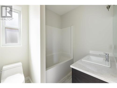 595 Vineyard Way N Unit# 11, Vernon, BC - Indoor Photo Showing Bathroom