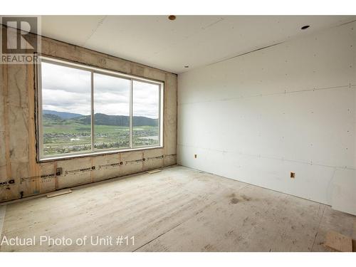 595 Vineyard Way N Unit# 11, Vernon, BC - Indoor Photo Showing Kitchen