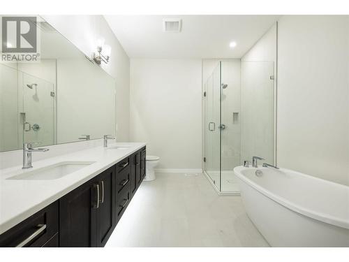 595 Vineyard Way N Unit# 11, Vernon, BC - Indoor Photo Showing Bathroom