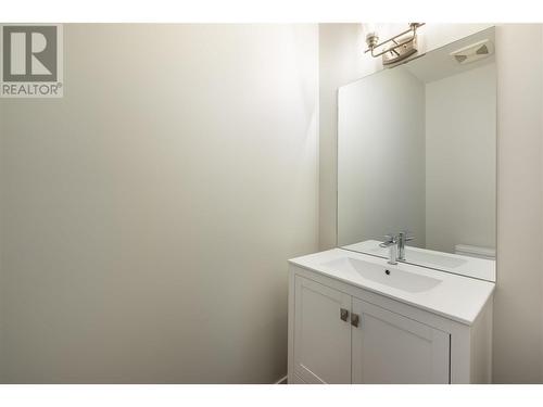 595 Vineyard Way N Unit# 11, Vernon, BC - Indoor Photo Showing Bathroom