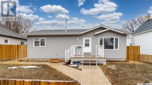 609 Ominica Street E, Moose Jaw, SK - Outdoor