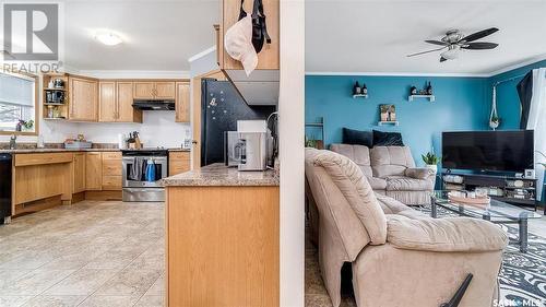 609 Ominica Street E, Moose Jaw, SK - Indoor Photo Showing Kitchen