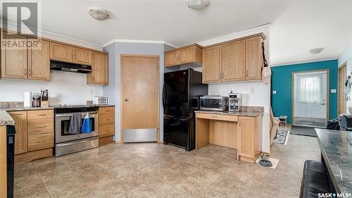 609 Ominica Street E, Moose Jaw, SK - Indoor Photo Showing Kitchen