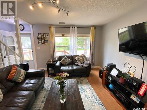 1328 North Railway Street E, Swift Current, SK - Indoor Photo Showing Living Room