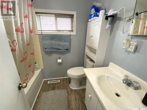 1328 North Railway Street E, Swift Current, SK - Indoor Photo Showing Bathroom