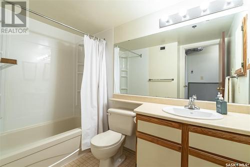 2606 311 6Th Avenue N, Saskatoon, SK - Indoor Photo Showing Bathroom