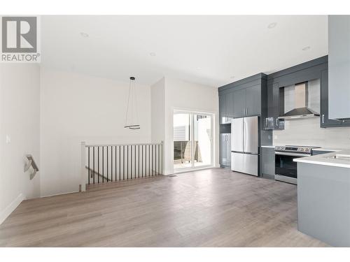 758 Coopland Crescent Unit# 3, Kelowna, BC - Indoor Photo Showing Kitchen