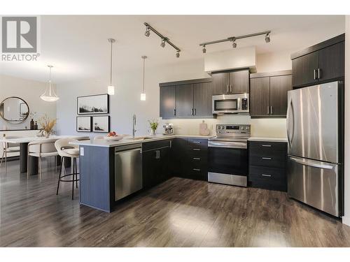 3733 Casorso Road Unit# 418, Kelowna, BC - Indoor Photo Showing Kitchen With Stainless Steel Kitchen With Upgraded Kitchen