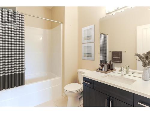 3733 Casorso Road Unit# 418, Kelowna, BC - Indoor Photo Showing Bathroom