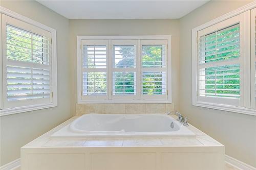 341 Acacia Court, Oakville, ON - Indoor Photo Showing Bathroom