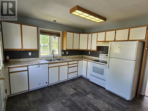 67 8Th Avenue, Burns Lake, BC - Indoor Photo Showing Kitchen With Double Sink