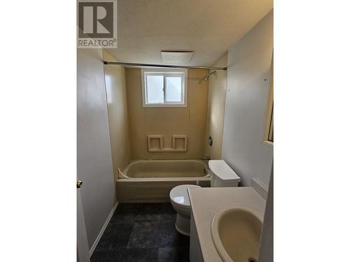 67 8Th Avenue, Burns Lake, BC - Indoor Photo Showing Bathroom