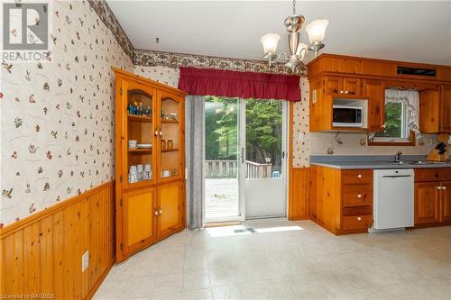 1342 8Th Avenue W, Owen Sound, ON - Indoor Photo Showing Living Room