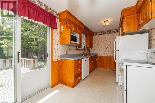 1342 8Th Avenue W, Owen Sound, ON - Indoor Photo Showing Kitchen