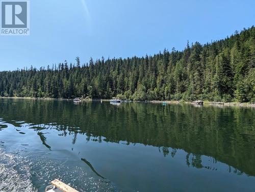 Keep your boat on a bouy on the lake. Private dock as well - 6 Eagle Ridge Road, Lumby, BC 