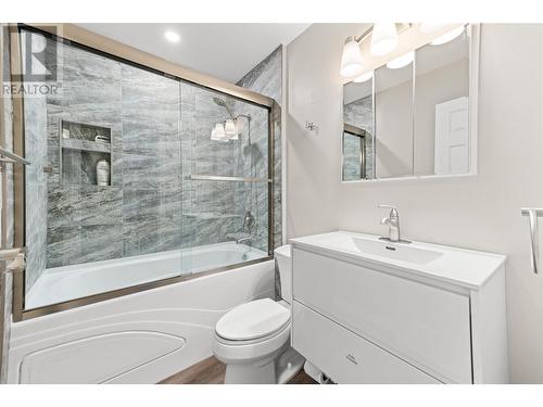 412 Vanderlinde Drive, Keremeos, BC - Indoor Photo Showing Bathroom