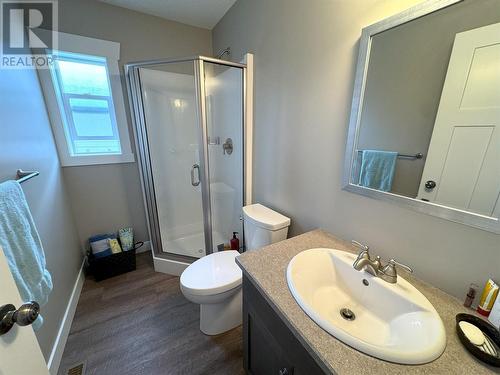 6862 Madrid Way, Kelowna, BC - Indoor Photo Showing Bathroom