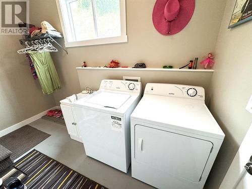 6862 Madrid Way, Kelowna, BC - Indoor Photo Showing Laundry Room