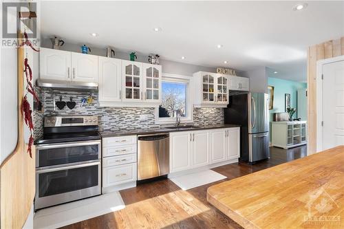 86 Tower Road, Ottawa, ON - Indoor Photo Showing Kitchen With Stainless Steel Kitchen With Upgraded Kitchen