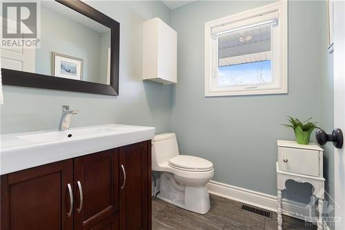 86 Tower Road, Ottawa, ON - Indoor Photo Showing Bathroom