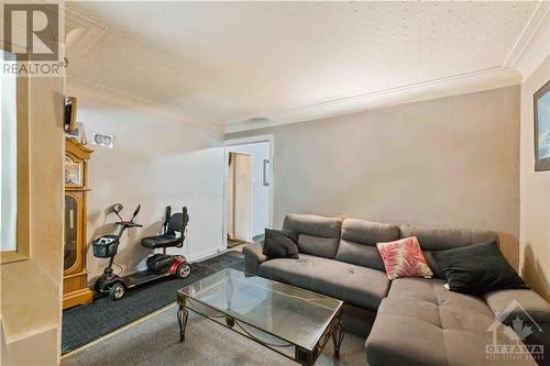 231 Emond Street, Ottawa, ON - Indoor Photo Showing Living Room