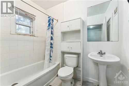 231 Emond Street, Ottawa, ON - Indoor Photo Showing Bathroom