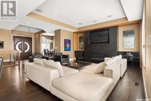 6106 Wascana Court, Regina, SK - Indoor Photo Showing Living Room