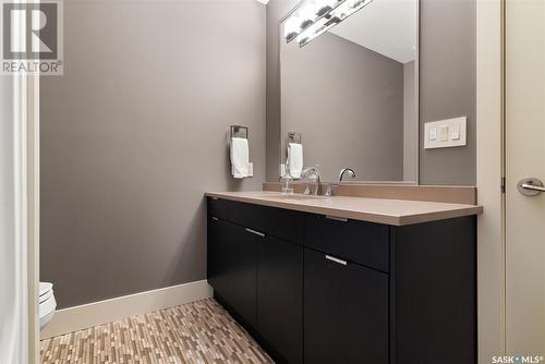 6106 Wascana Court, Regina, SK - Indoor Photo Showing Bathroom