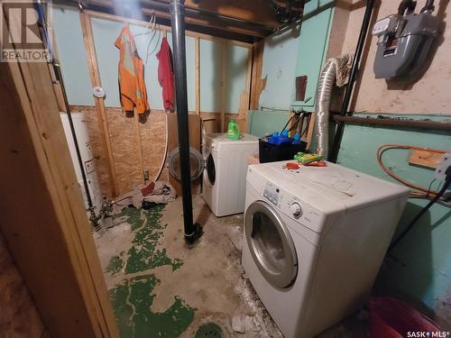 1742 Trudeau Street, North Battleford, SK - Indoor Photo Showing Laundry Room