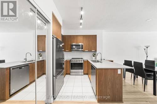 411 - 35 Watergarden Drive, Mississauga, ON - Indoor Photo Showing Kitchen With Double Sink