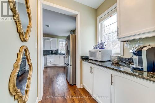 372 Creek Path Avenue, Oakville, ON - Indoor Photo Showing Kitchen