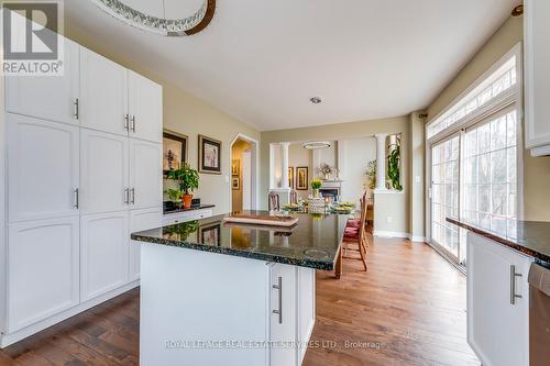 372 Creek Path Avenue, Oakville, ON - Indoor Photo Showing Kitchen