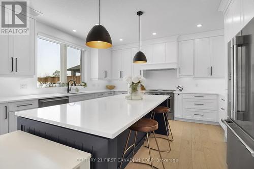 28 Greenbrier Ridge, Thames Centre (Dorchester), ON - Indoor Photo Showing Kitchen With Upgraded Kitchen