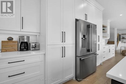 28 Greenbrier Ridge, Thames Centre (Dorchester), ON - Indoor Photo Showing Kitchen