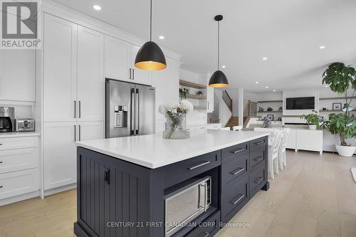 28 Greenbrier Ridge, Thames Centre (Dorchester), ON - Indoor Photo Showing Kitchen With Upgraded Kitchen