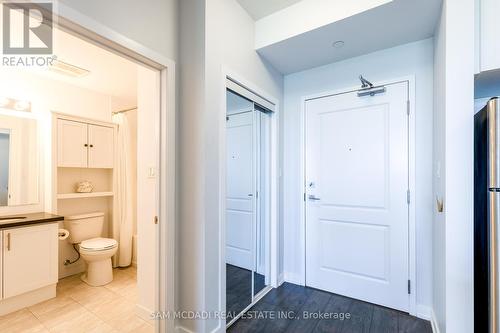 207 - 101 Shoreview Place, Hamilton, ON - Indoor Photo Showing Bathroom