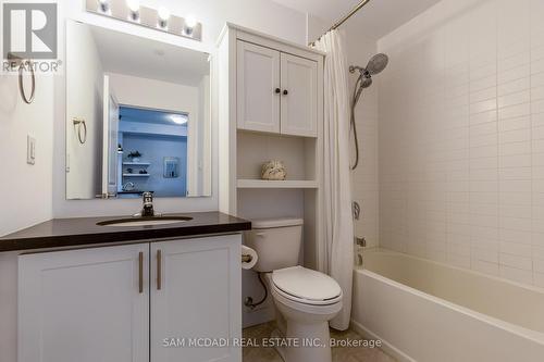 207 - 101 Shoreview Place, Hamilton, ON - Indoor Photo Showing Bathroom