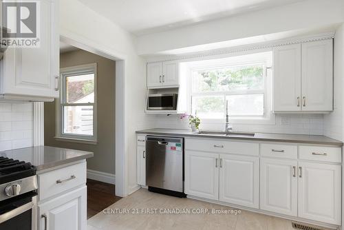 1372 Glenora Drive, London, ON - Indoor Photo Showing Kitchen