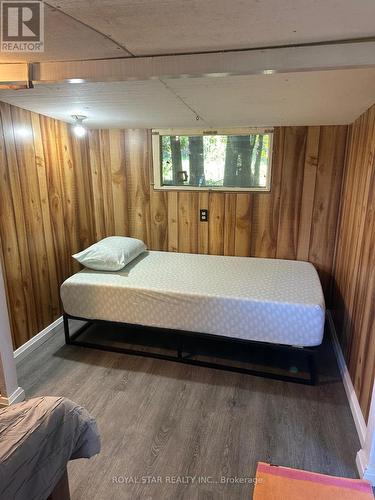 85 Simpson Avenue, Northern Bruce Peninsula, ON - Indoor Photo Showing Bedroom