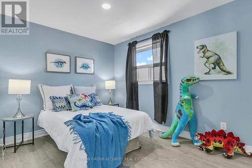 102 Paradelle Crescent, Toronto, ON - Indoor Photo Showing Bedroom