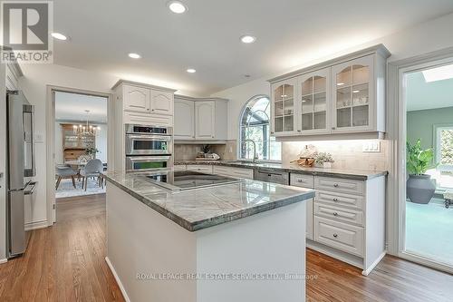 2241 Chancery Lane, Oakville, ON - Indoor Photo Showing Kitchen With Upgraded Kitchen