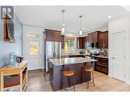 13172 Shoreline Drive, Lake Country, BC - Indoor Photo Showing Kitchen With Upgraded Kitchen