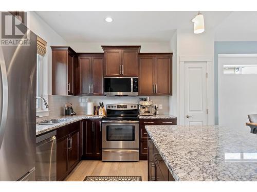 13172 Shoreline Drive, Lake Country, BC - Indoor Photo Showing Kitchen With Double Sink With Upgraded Kitchen